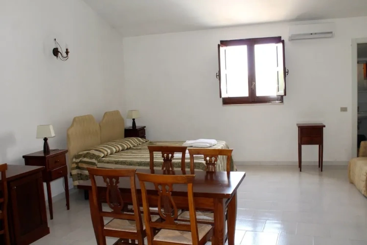 Standard Quadruple room with garden view