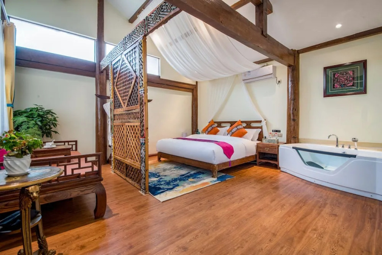 Hua Linglong Courtyard Inn