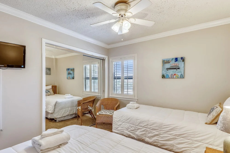 Inlet Reef 310 2 Bedroom Condo by RedAwning