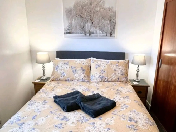 Lovely 2 bed with free parking