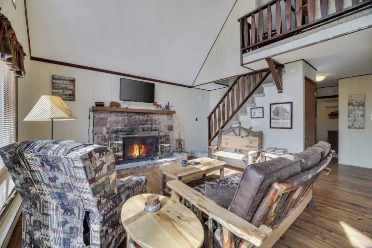 Hot Tub + Sauna + Deck + Firepit + Beach Access + Near Dining Grateful Escape by Avantstay