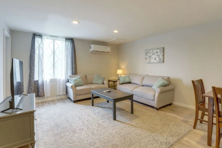 2 Bedrooms Apartment