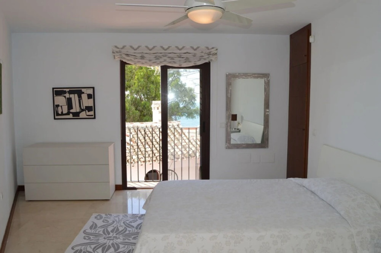 Beachfront villa protected private pool 4 bedrooms Marbella