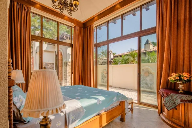 2 Bedrooms Villa