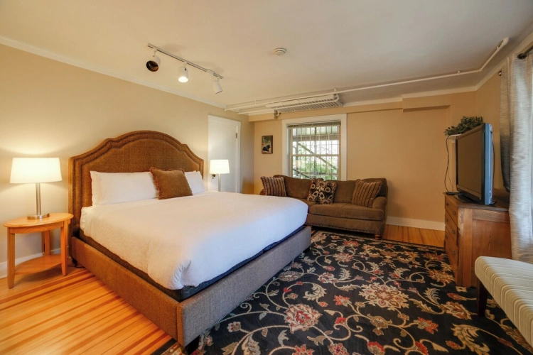 4 Bedrooms Cottage