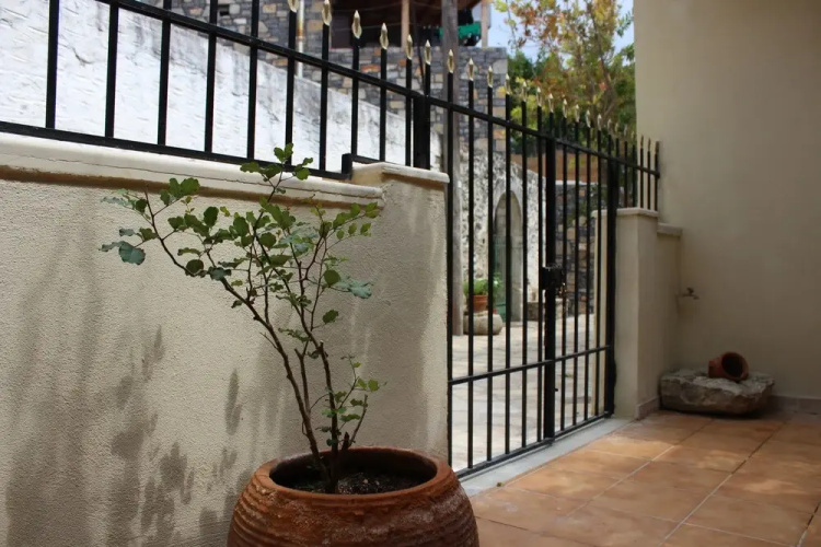 Roes Apartments