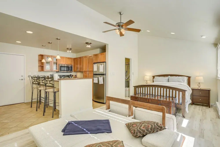 4 Mi to Vail Ski Resort: Cozy Getaway w/ Deck!