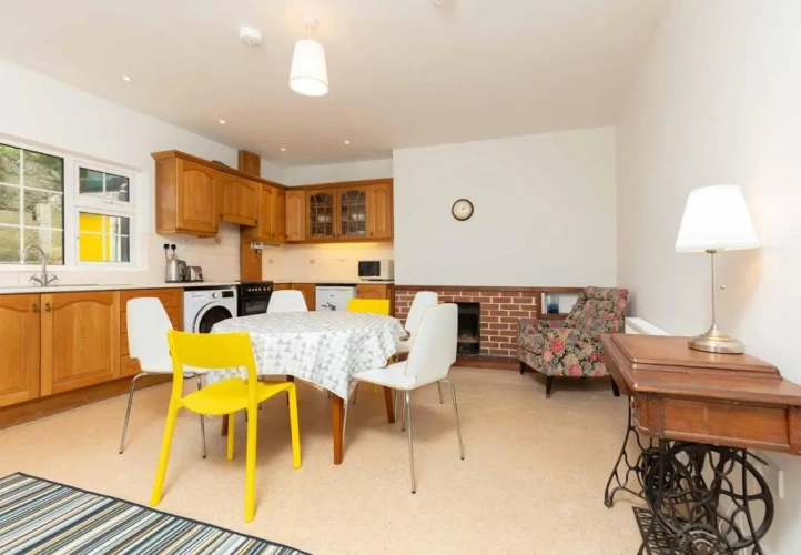 3 Bedrooms Cottage