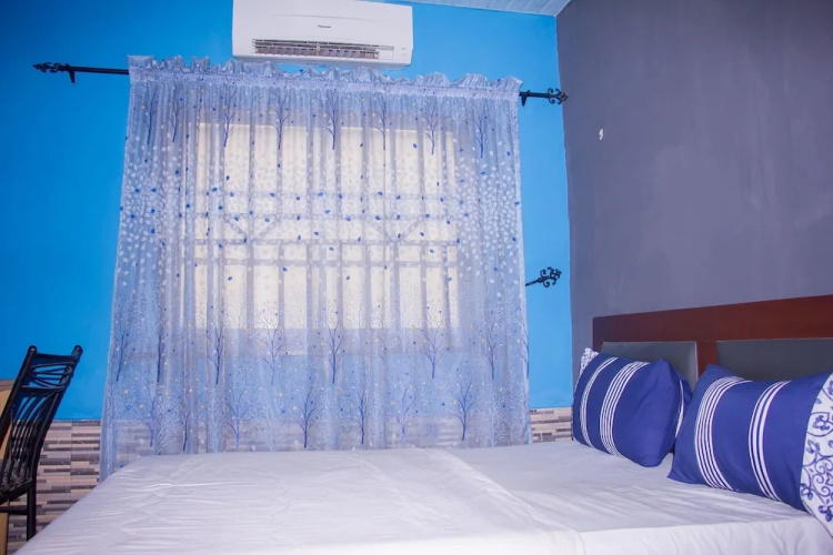 Lukham Crown Hotel