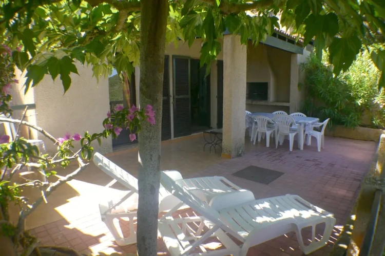 2 Bedrooms Sextuple Family Cottage seafront
