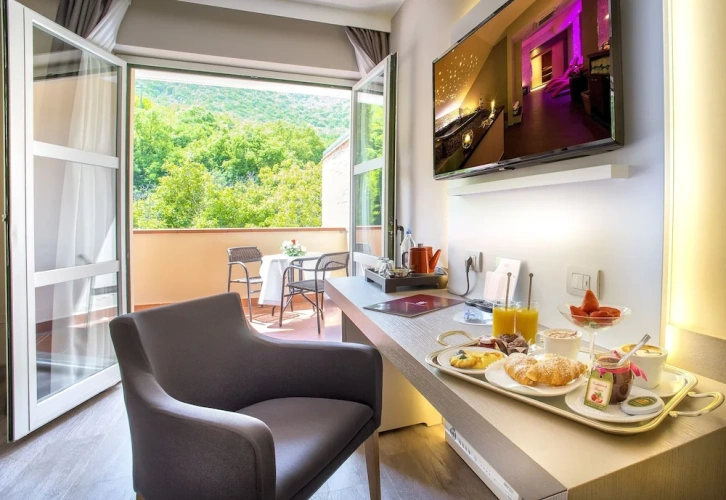 1 Bedroom Luxury Double room with garden view