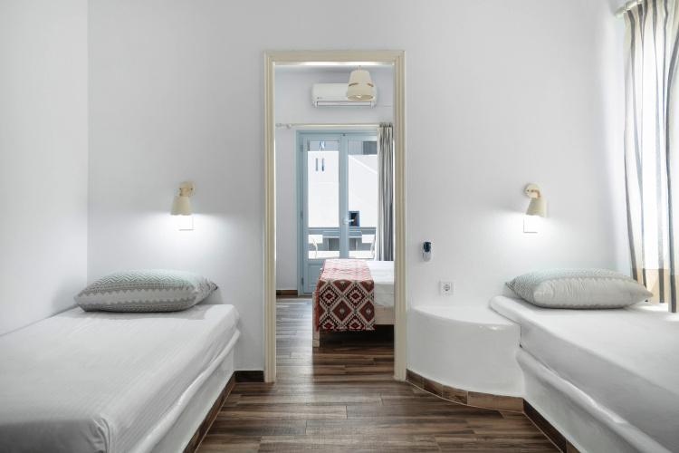 Iris Hotel