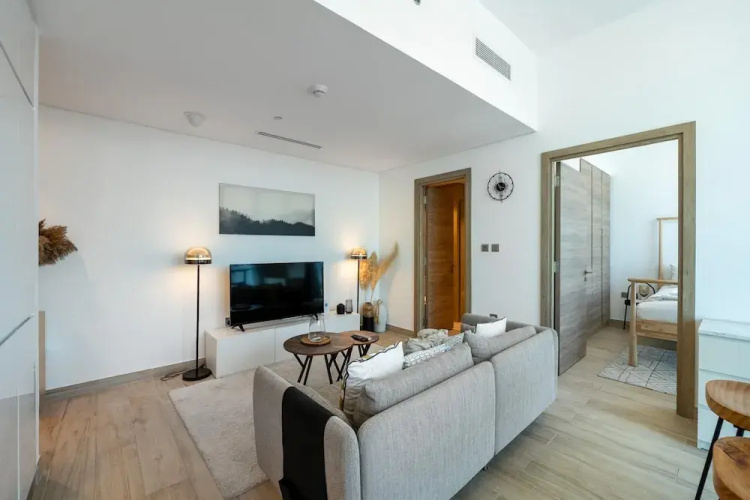 Chic 2BR w Dubai Marina Views