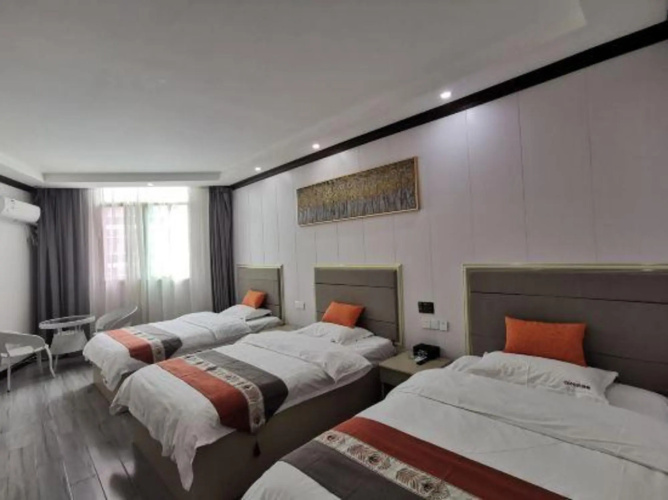 Dengge Business Hotel