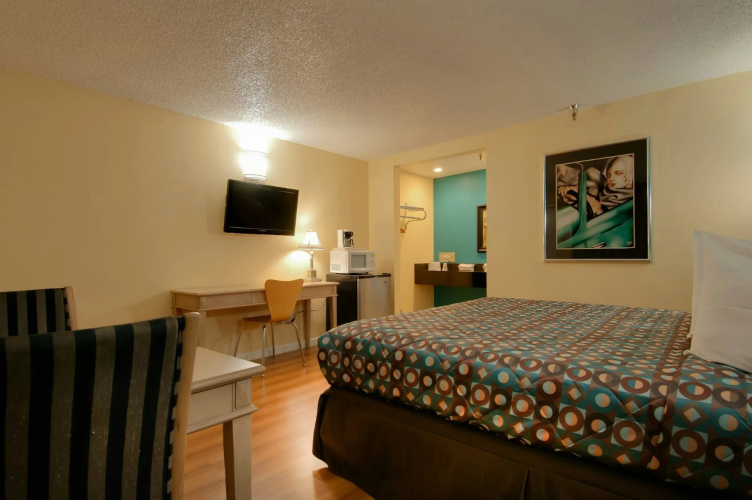 Vagabond Inn Bakersfield South photo 8