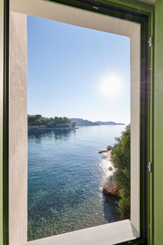 Standard Triple room with sea view