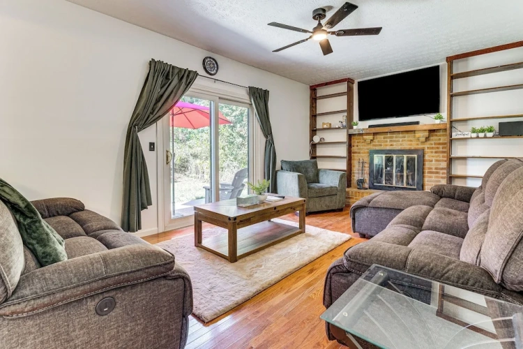 4 Bedrooms Cottage