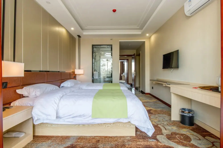 Ease Cloud Hotel