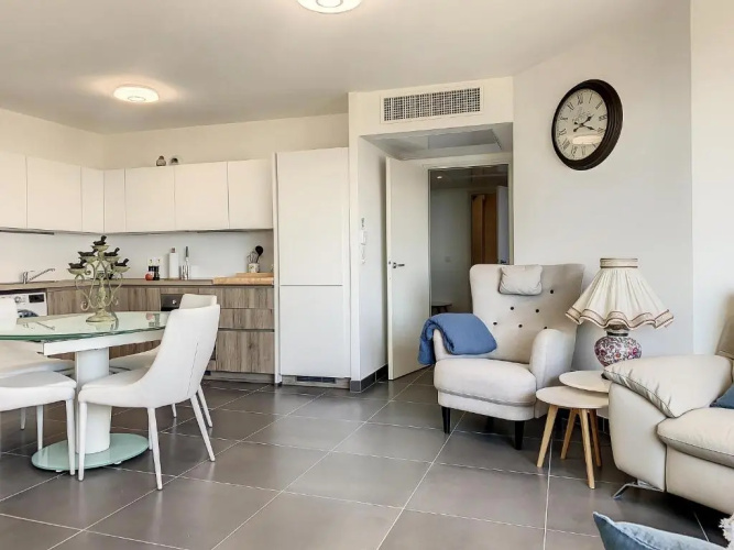 2br apartment with parking near Monaco