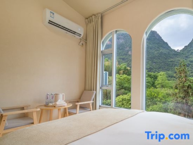 Standard Twin room with mountain view