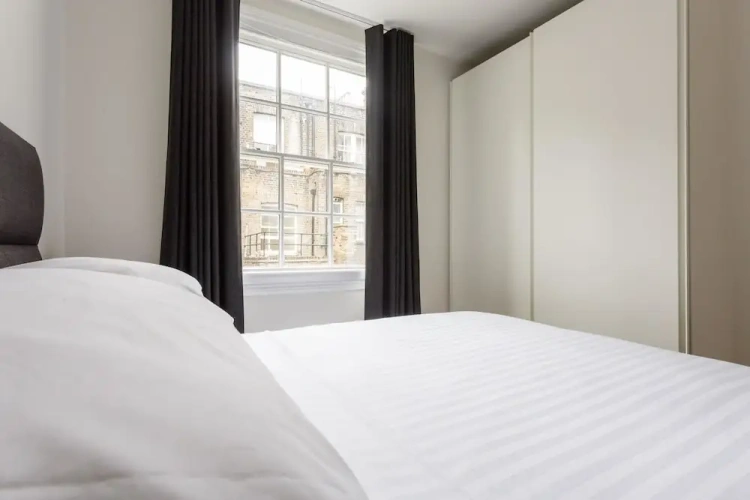 3 Bedrooms Apartment