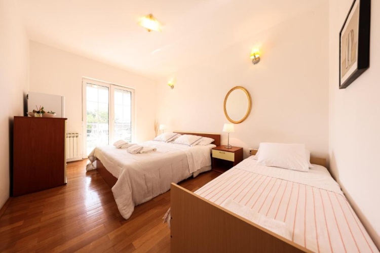Standard Triple room with balcony