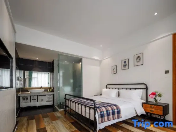 1 Bedroom Business Suite