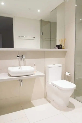 Modern + Spacious 2bd/2bath - Stunning City Views!