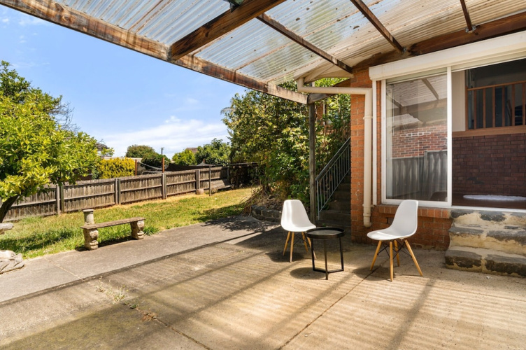 Spacious 4-bed House With Garden in Doncaster