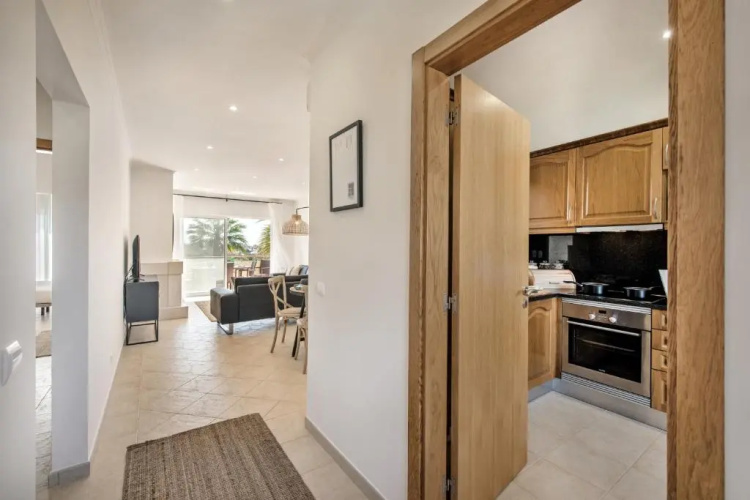Luxurious First Floor Apartment Sleeps 4