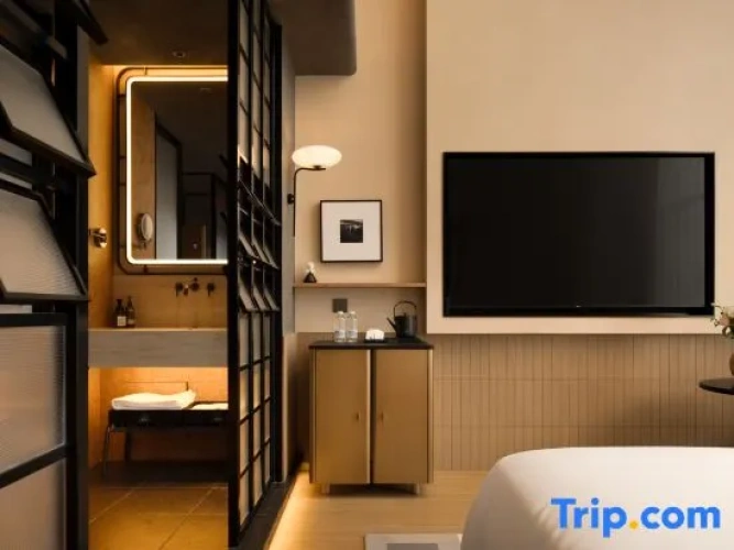 Standard Double room with city view