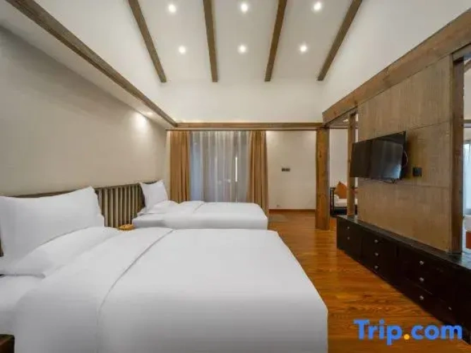 Deluxe Family Suite