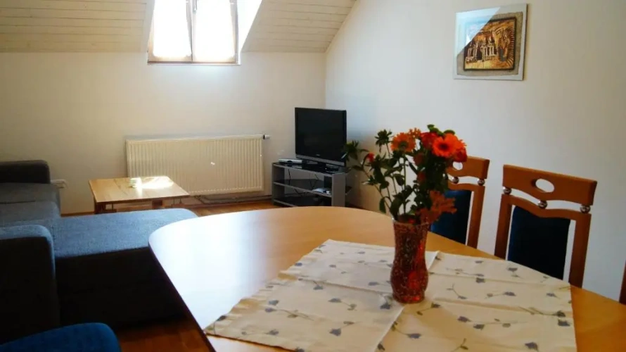 3 Bedrooms Apartment