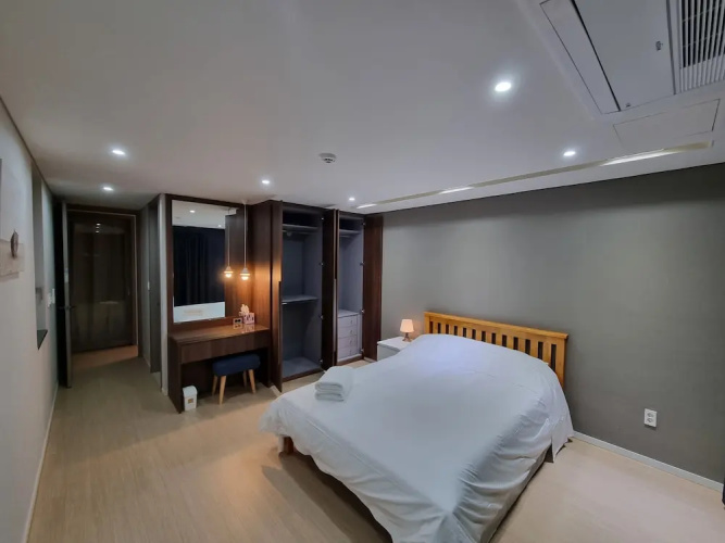 Somsom House