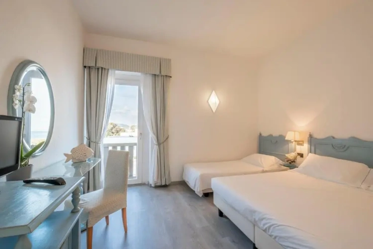 Standard Triple room