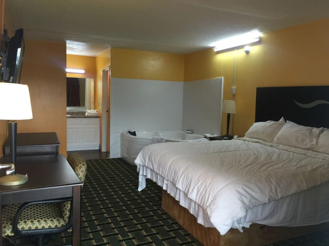 Corinth Inn & Suites