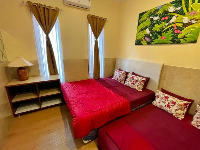 5 Bedrooms Cottage