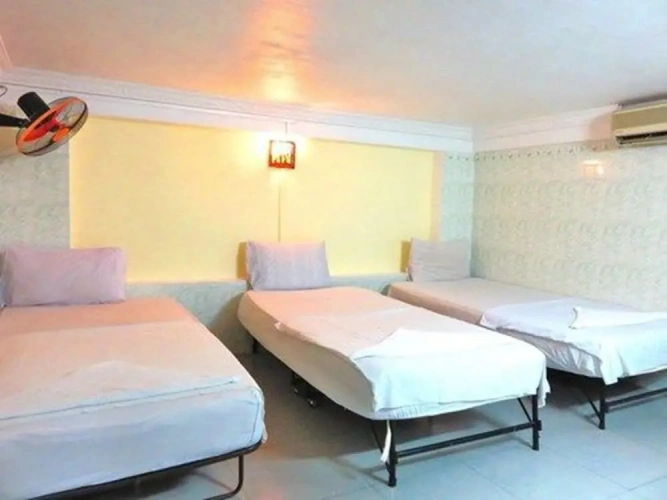 Standard Triple room