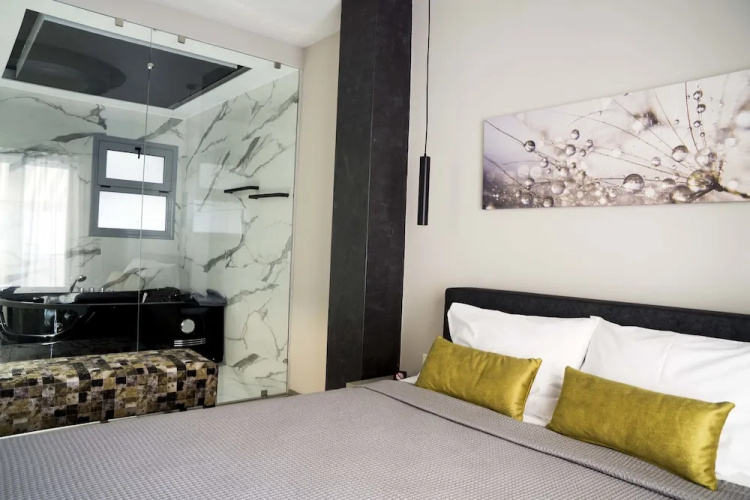 athens jacuzzi suite