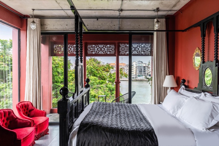 Suite with river view