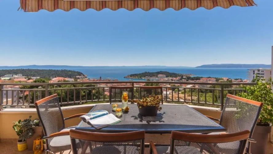 2 Bedrooms Apartment with sea view