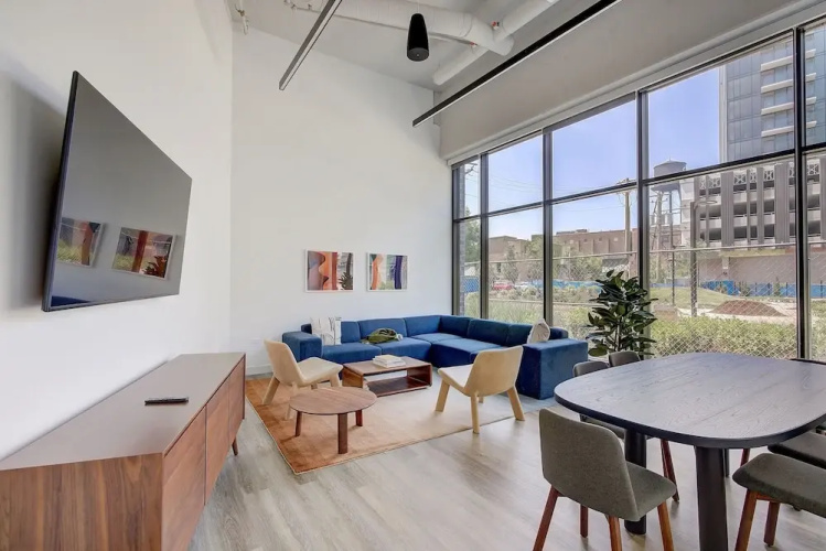 Lincoln Park 8BR Prime Spot Easy City Access