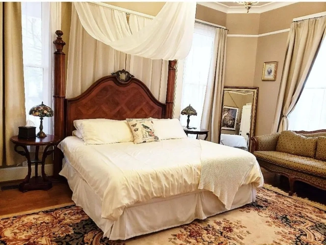 Standard room with mountain view