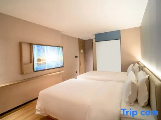 Luxury Twin Attic room