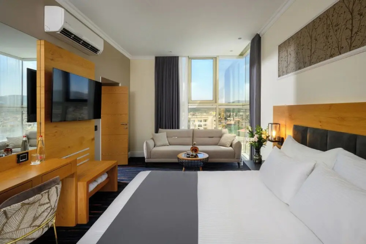 Oaks Hotel
