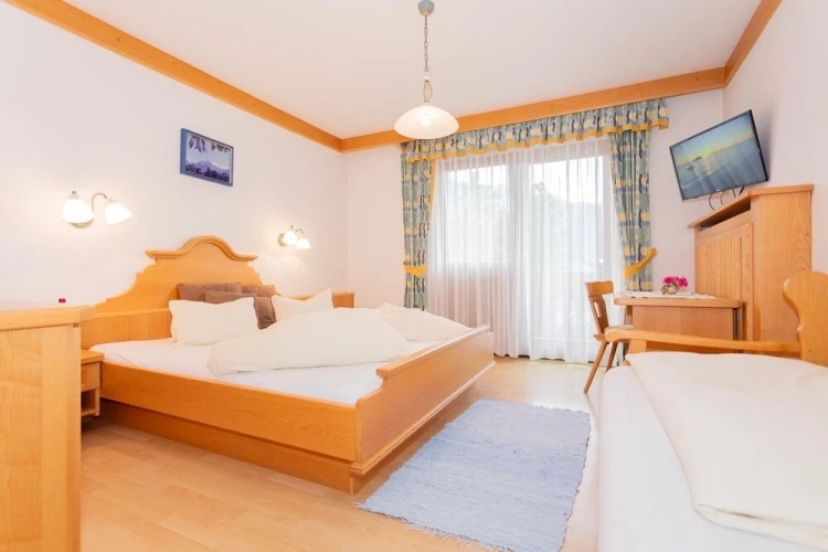 Standard Triple room with balcony