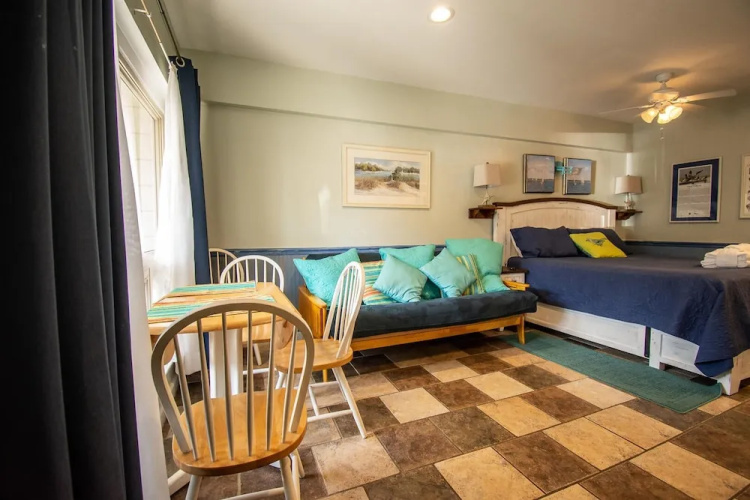 504 Sunsuite