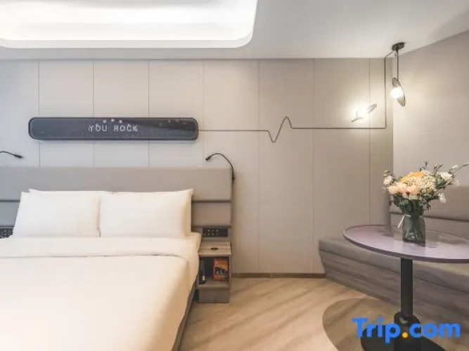 Superior Double room with city view
