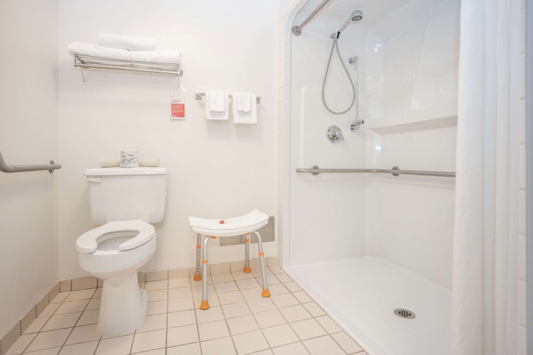 Ramada by Wyndham Surrey/Langley photo 10