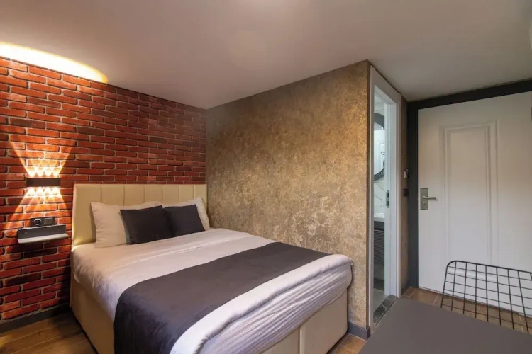Economy room
